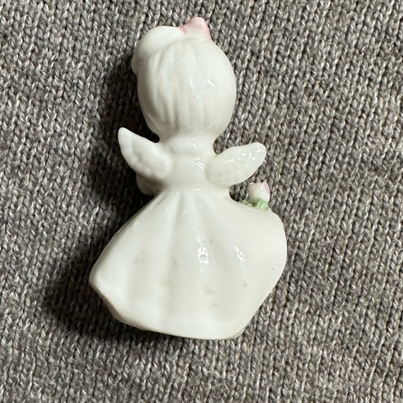 Vintage Napco miniature bone china angel figurine - Picture 3 of 5